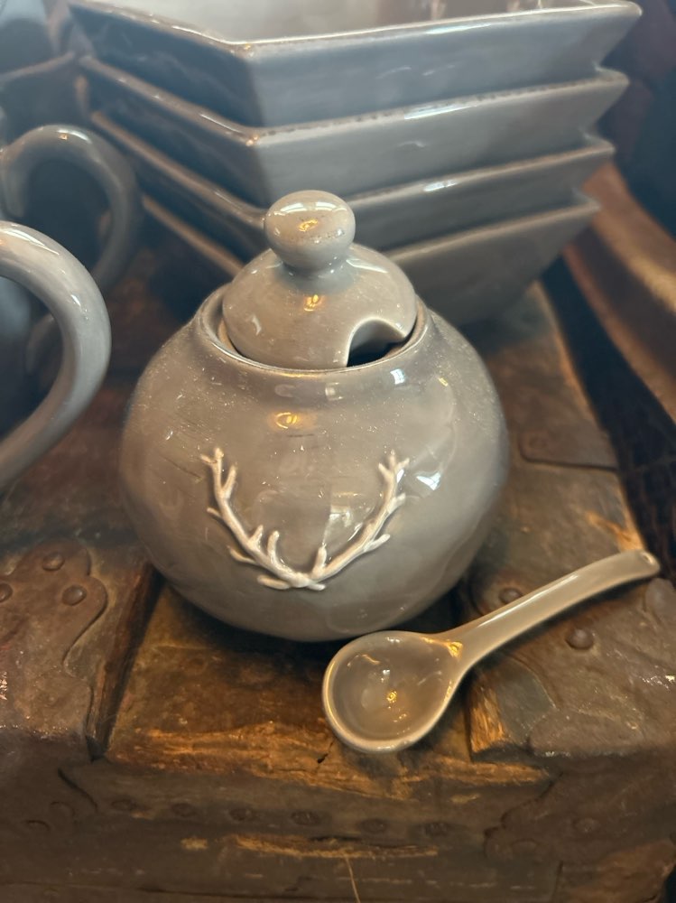 Grått servise i 14 deler