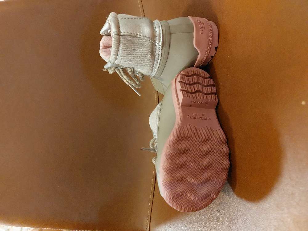 Háir gúmmískór frá Sperry st 22