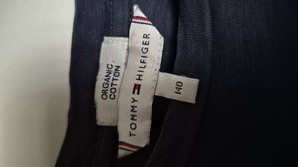 Tommy hilfiger t paita koko 140