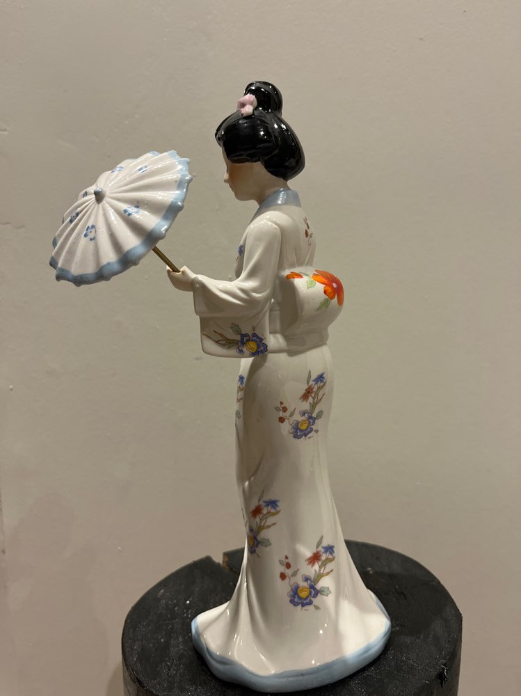Posliinifiguuri geisha