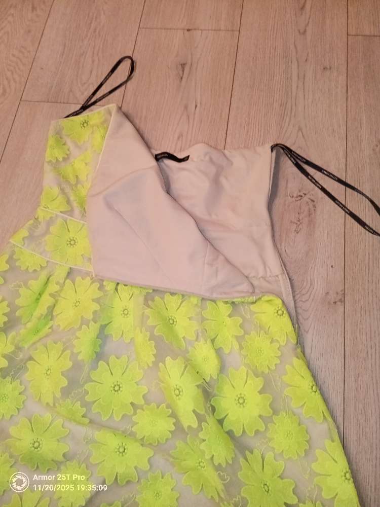 Karen Millen kjóll. US 8 EU 40