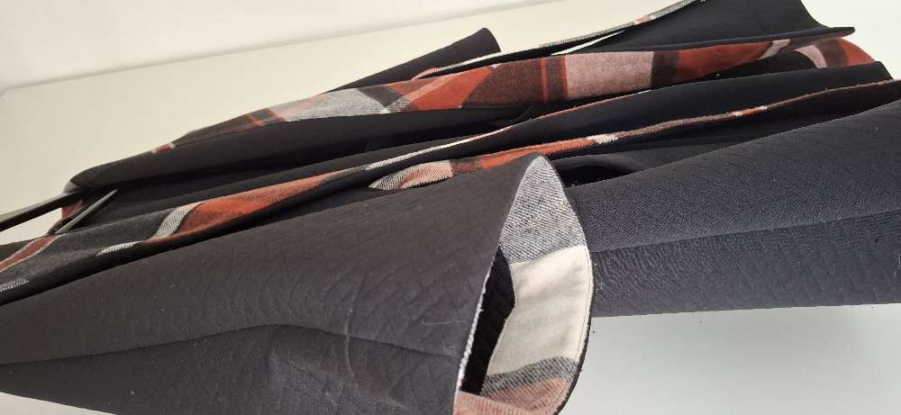 Volcano st. S kápa svört/köflótt