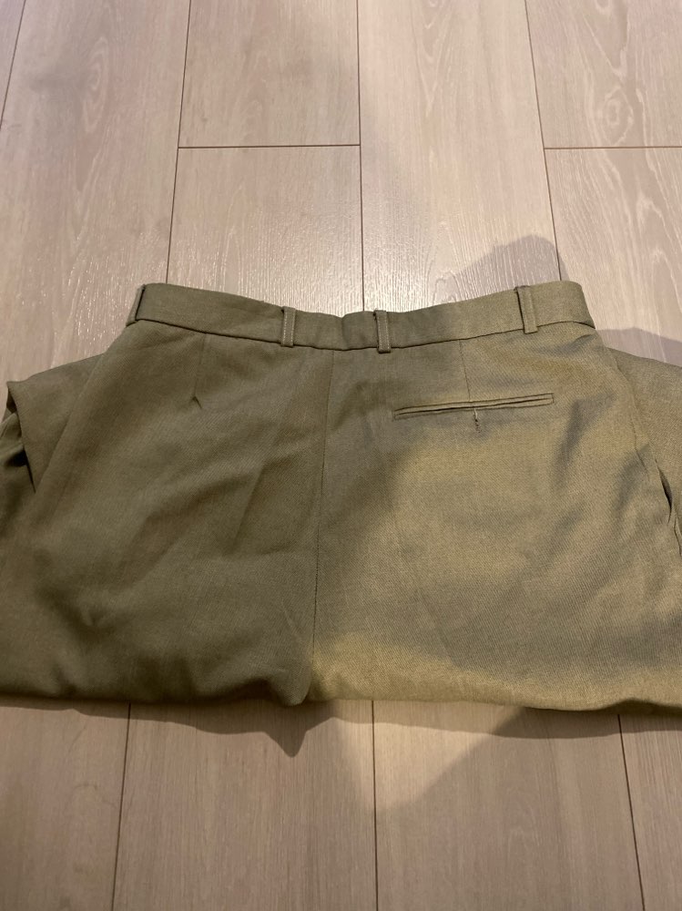 Mintunvihreät housut, koko noin S-M