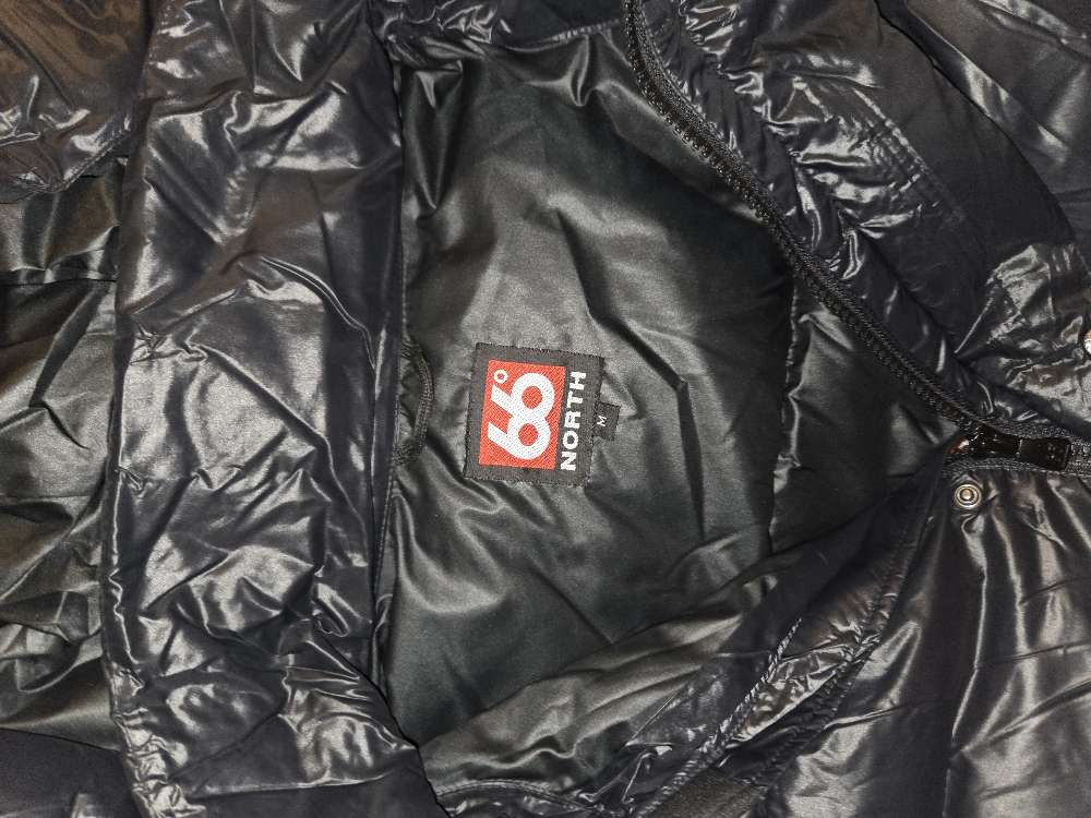 66 svört glans úlpa st.M herra.