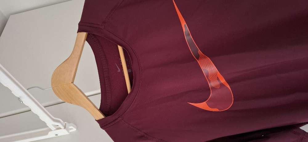 Nike st. XL bolur vínrauður
