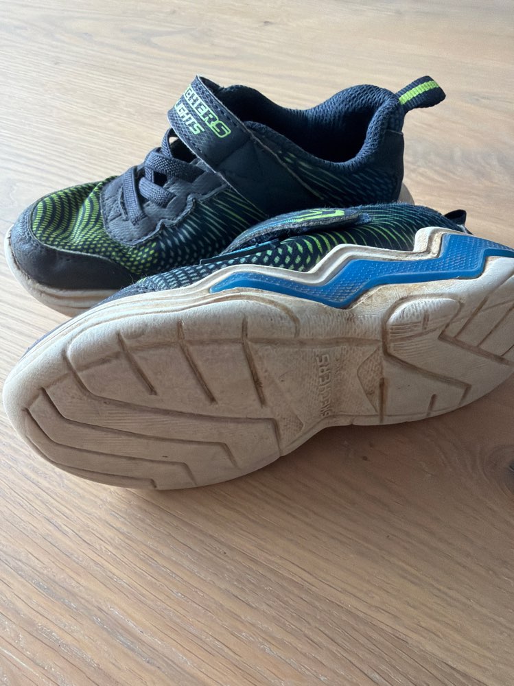 Strigaskór m.ljósi st 24