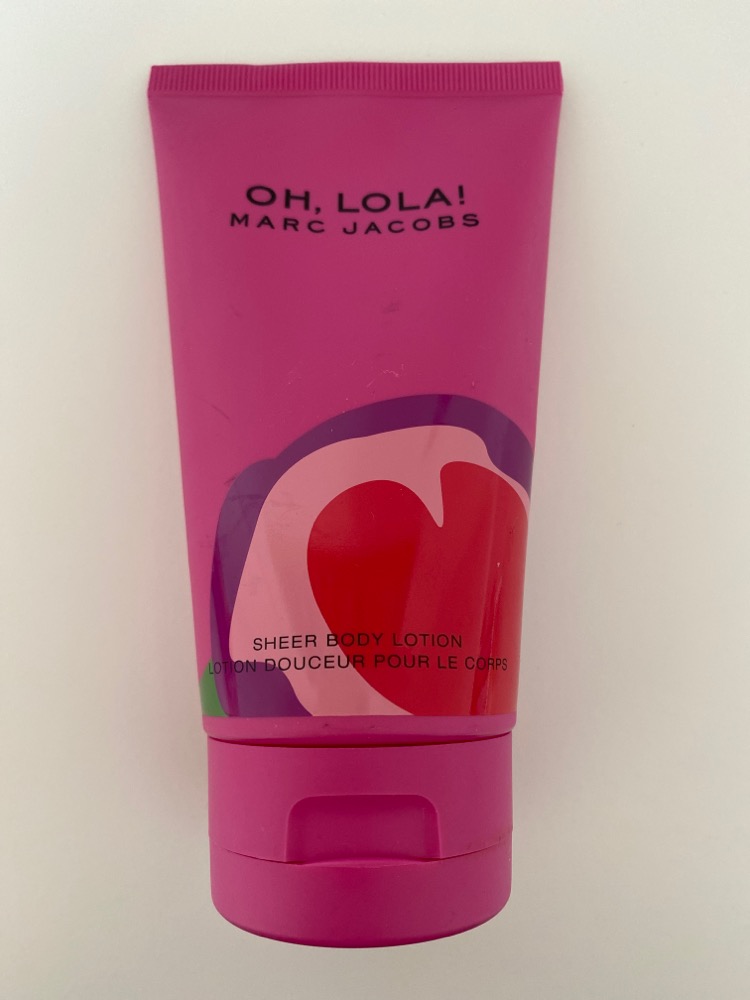 Marc Jacobs Oh Lola body lotion 