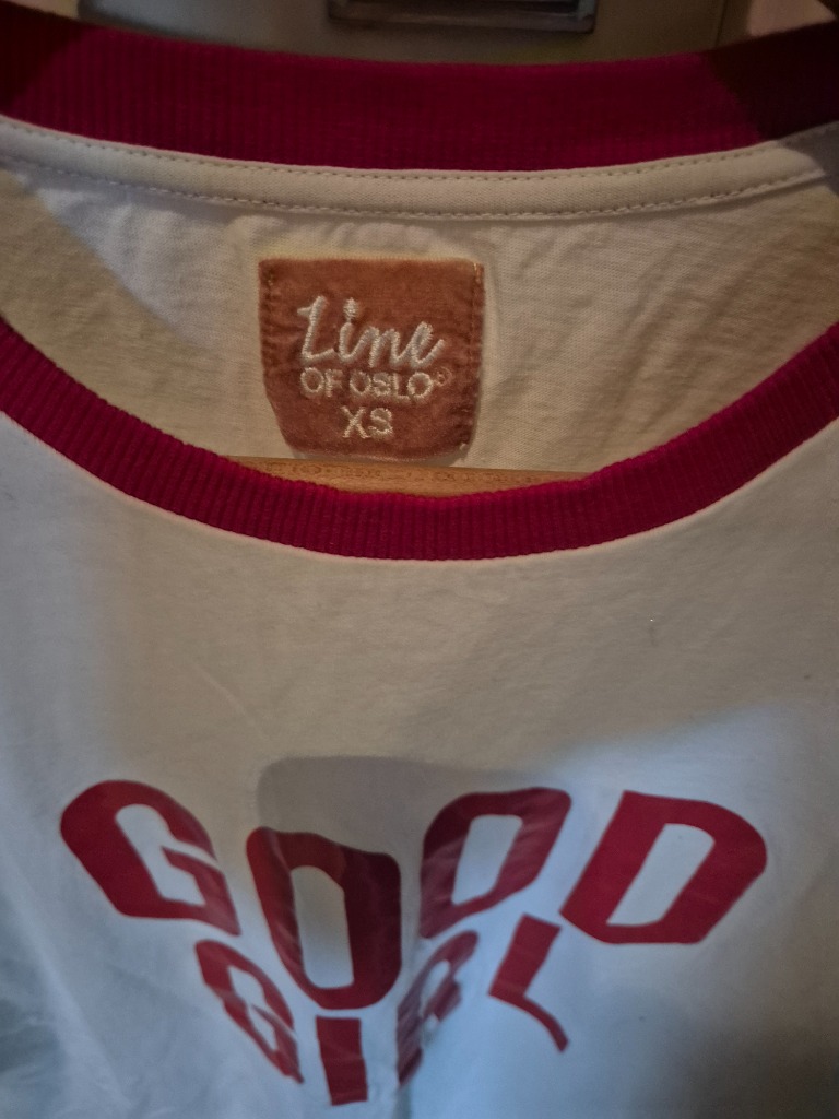 Good girl t shirt XS line of oslo