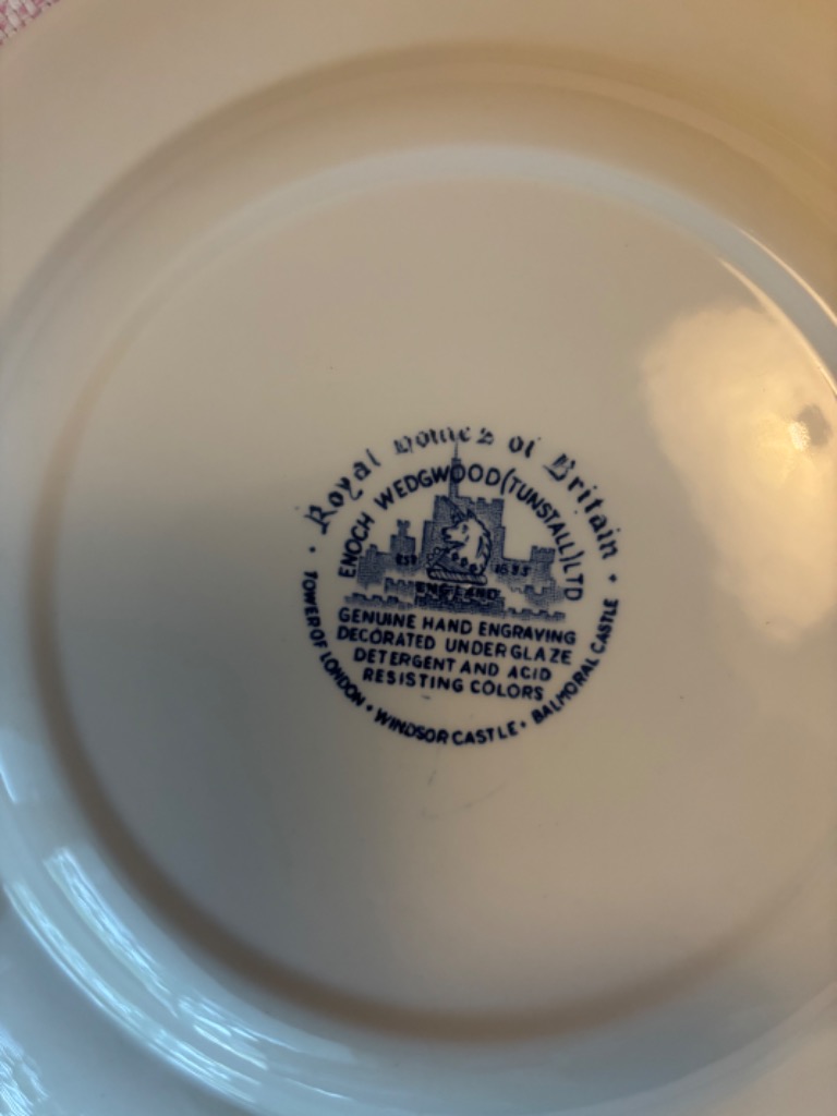 Ruokalautanen Wedgwood Royal homes 