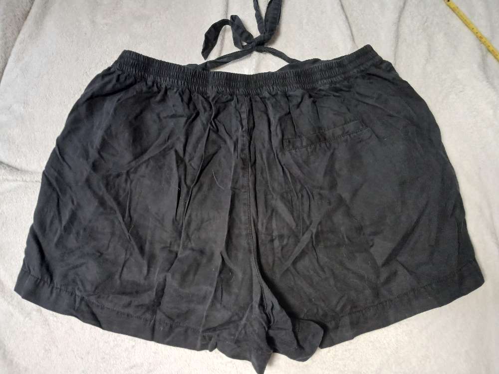 Mustat shortsut. Xl/XXL