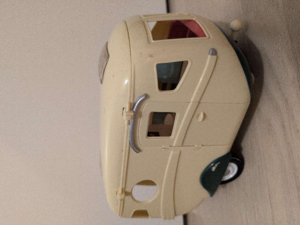 Sylvanian Family matkailuauto