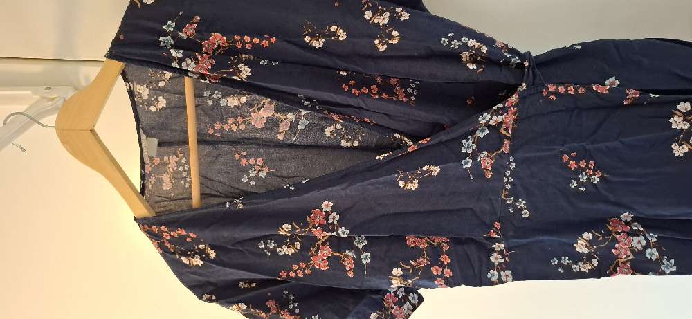 Lindex st. L wrap blómakjóll