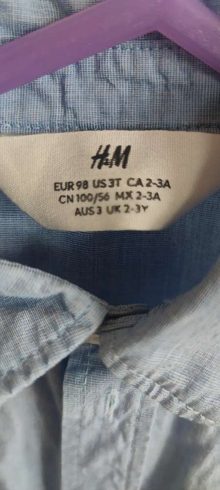 Skyrta úr H&M. Stærð 98