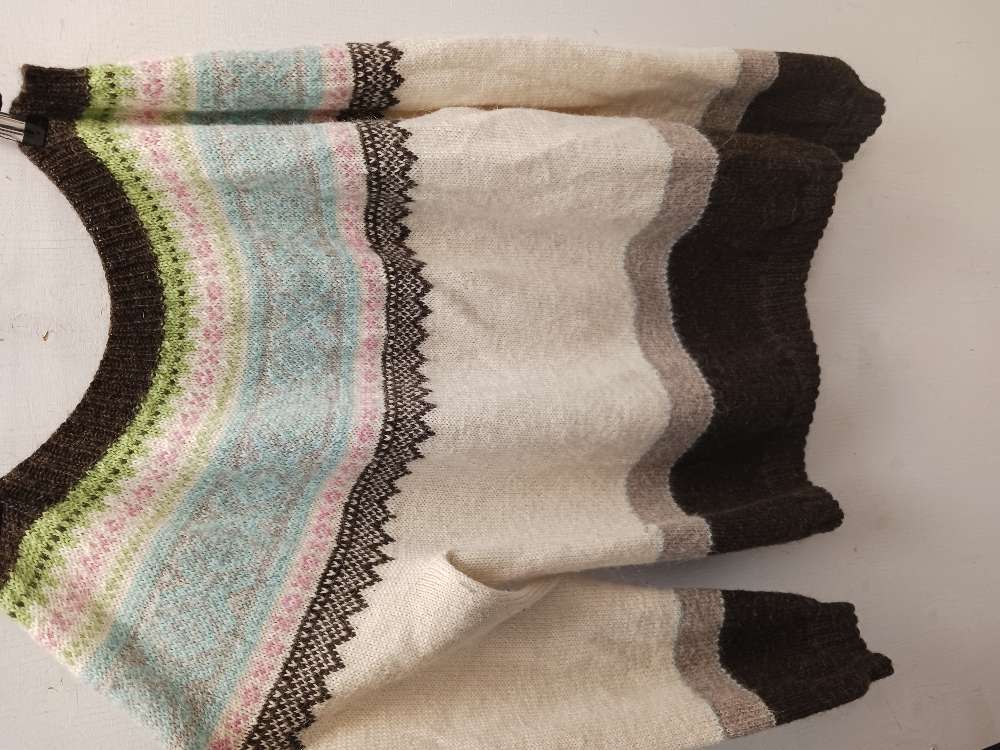 Käsin tehty neule n. L