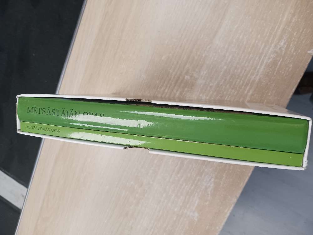 Metsästäjän opas kirjat 2kpl