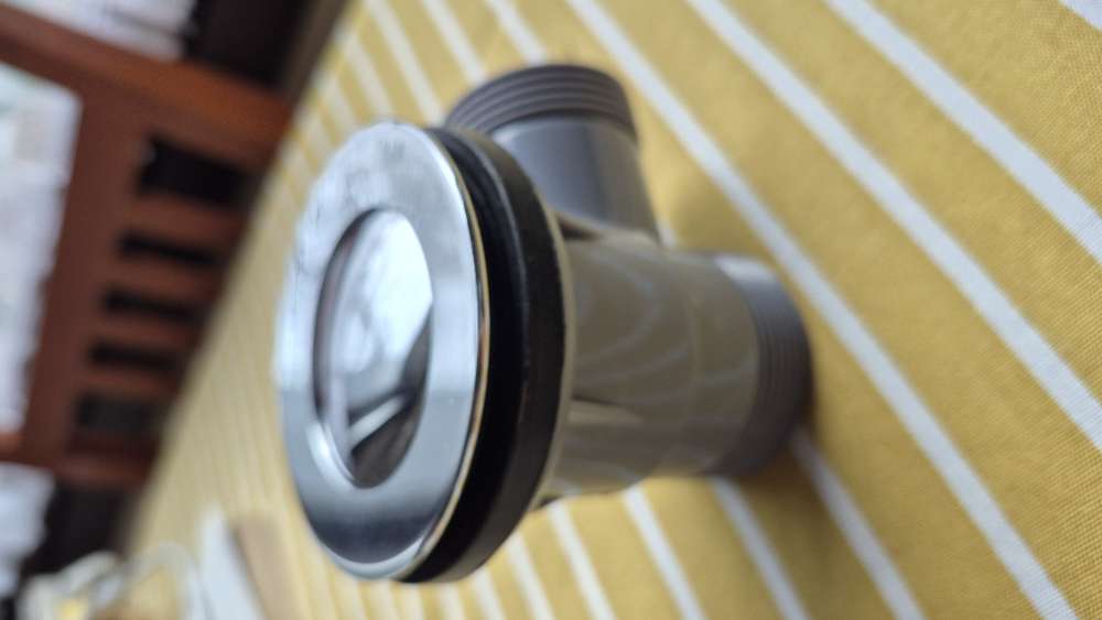 Kylpyammeen pohjaventtiili