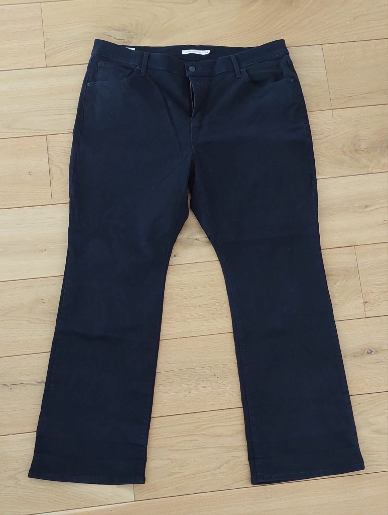 Levis gallabuxur 725 svartar str 18w