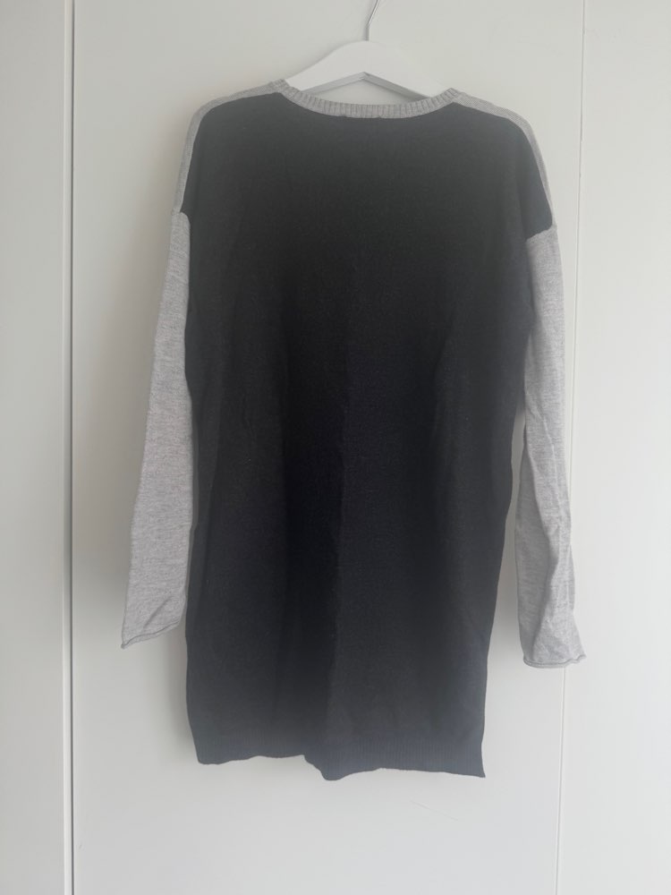 Harmaa neule, 140 cm