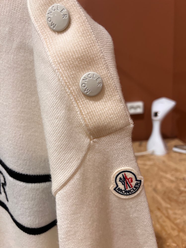 Moncler genser unisex