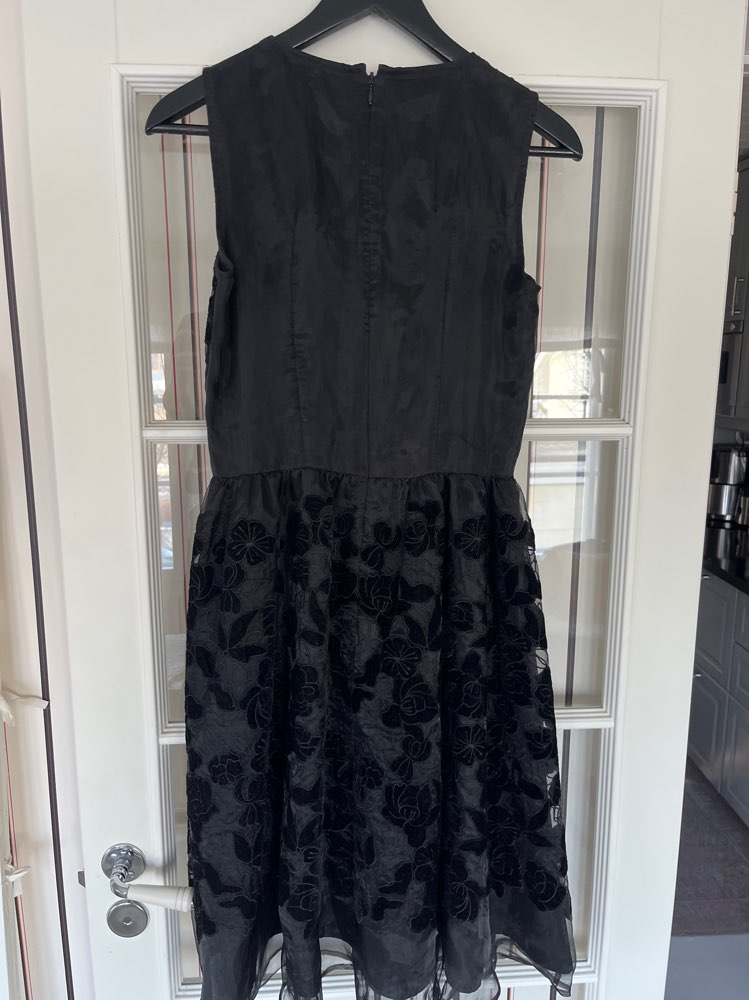 French Connection juhlamekko