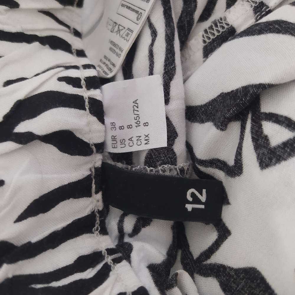 H&M Mustavalk. Shortsit 38