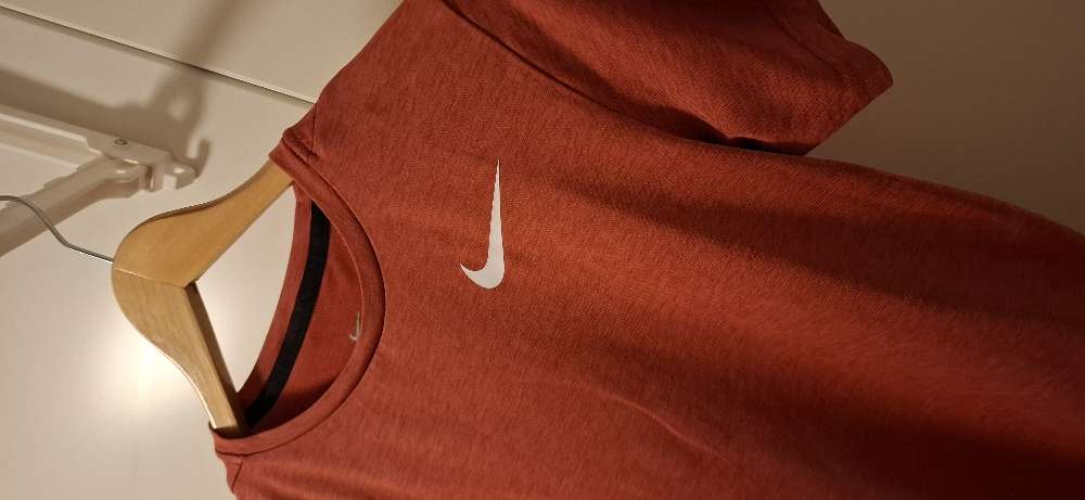 Nike st. 12-14 ára bolur