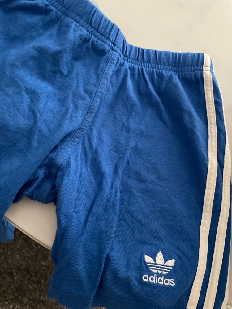 Blå Adidas shorts 