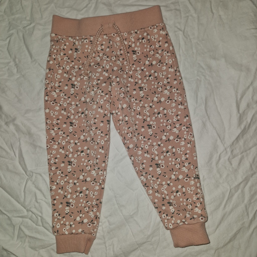 Jogging sett bleikt m. Hvítum blóms:86