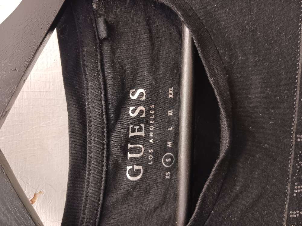 Guess musta t-paita S