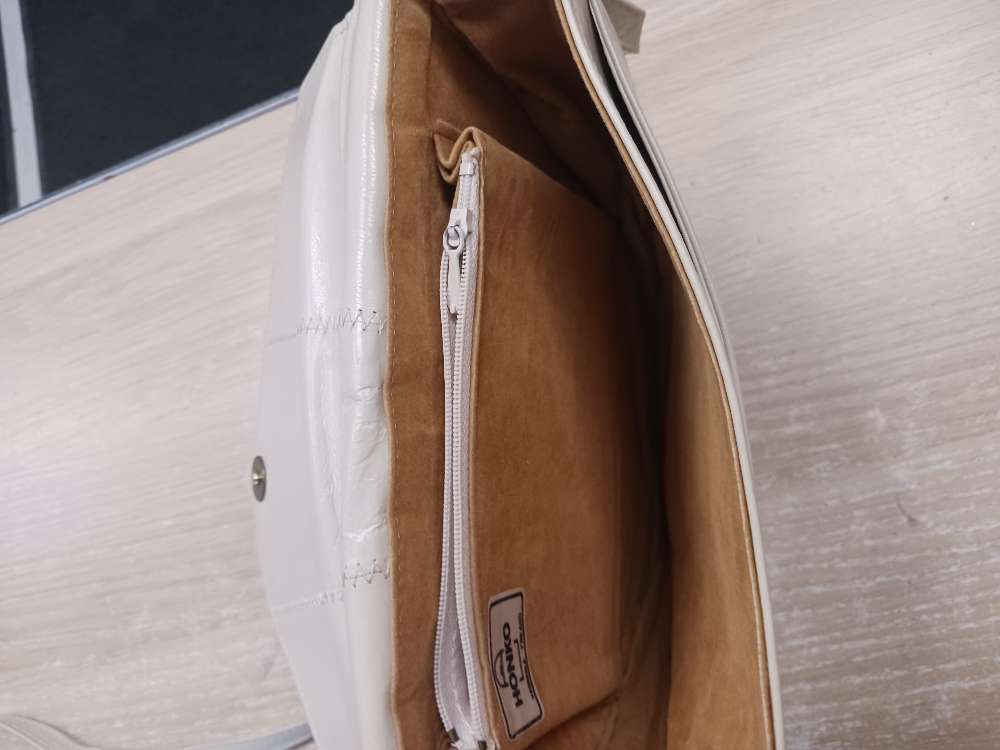 Vaalea vintagelaukku Honko