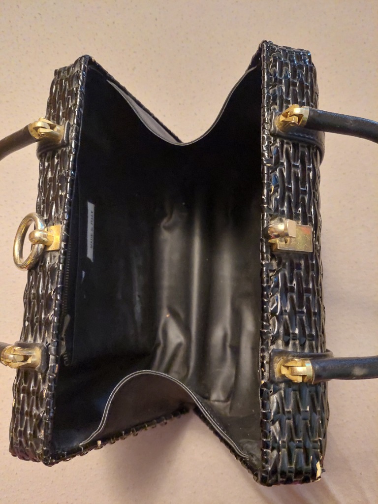 Svört handtaska