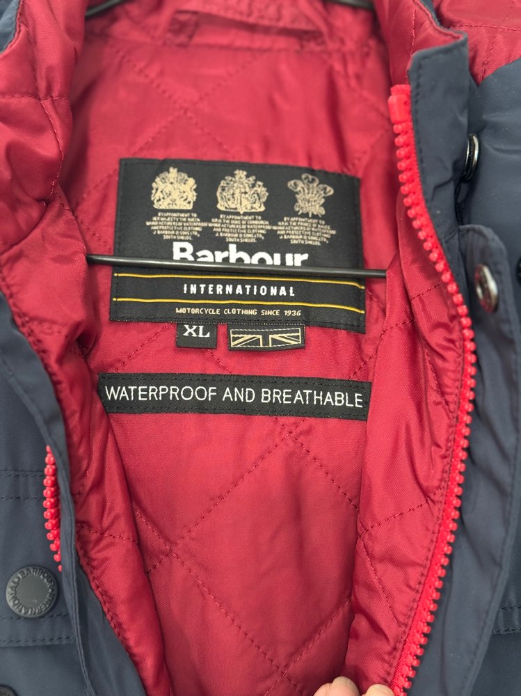 Marinblå Barbour jakke  str 164