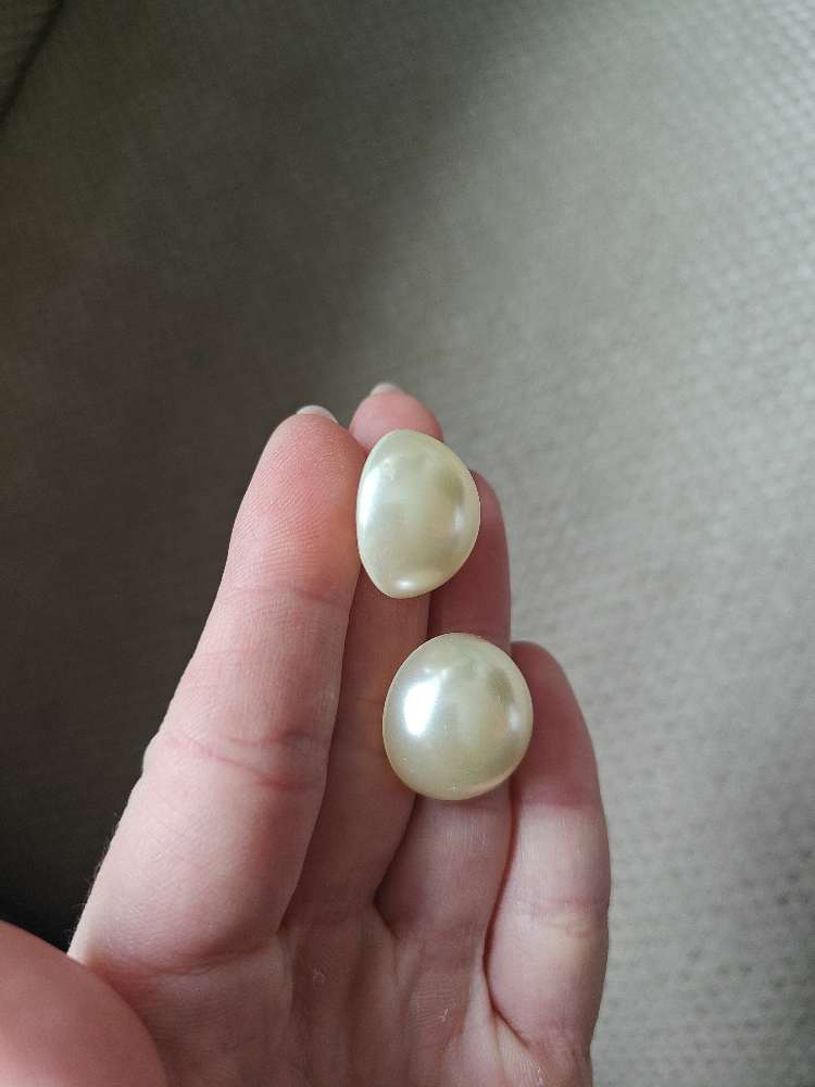 Puoliympyrä nappikorvikset