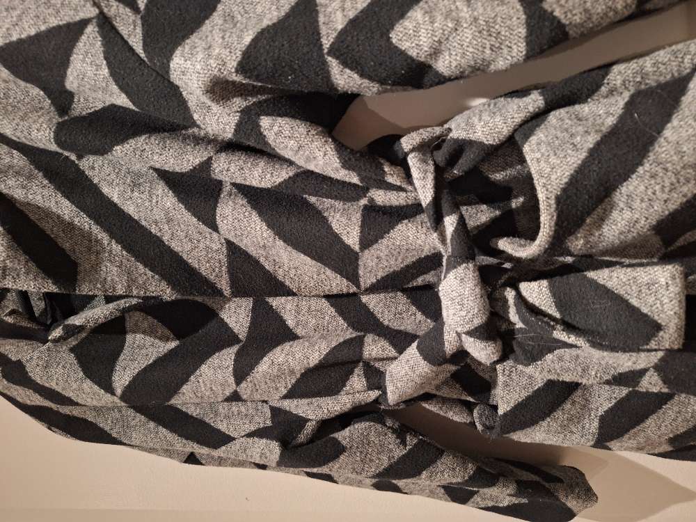 Kápa grá/svört H&M medium 