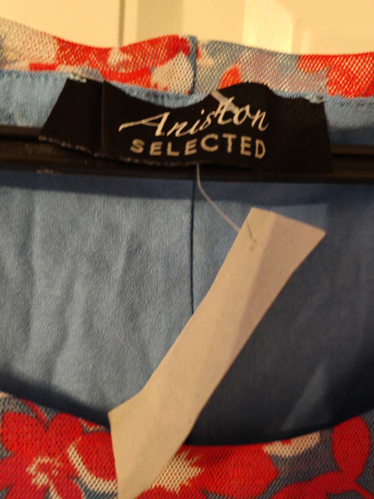 Kukkakuvioinen mekko