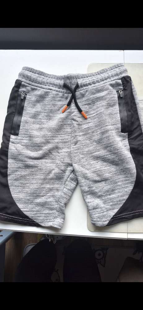 Primark harmaat shortsit koko 140