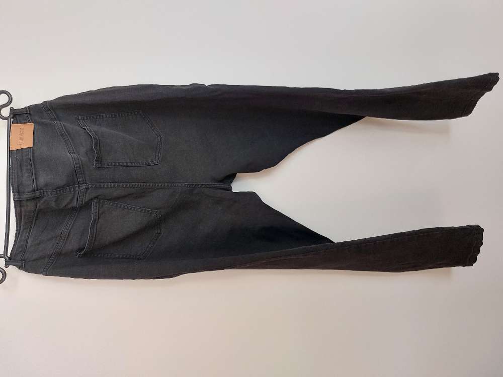 Gallabuxur st 50 svartar