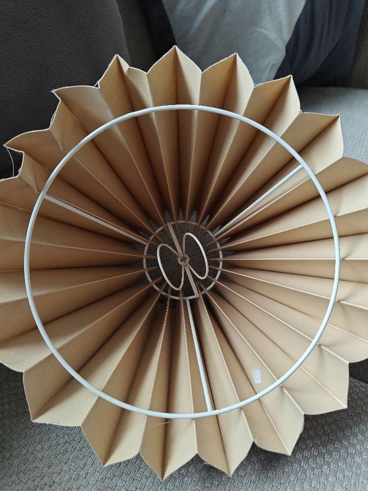 Ruskea lampunvarjostin