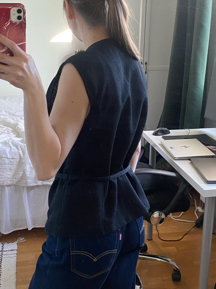 Vintage liivi vyöllä