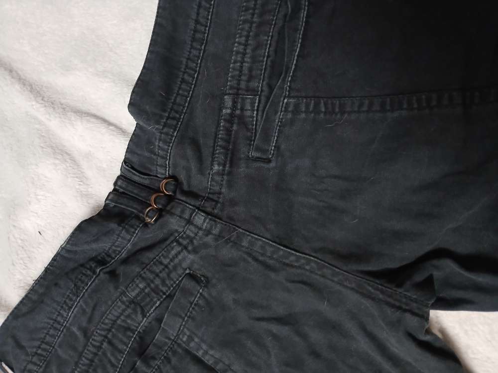 Mustat reisitaskushortsit. M/L