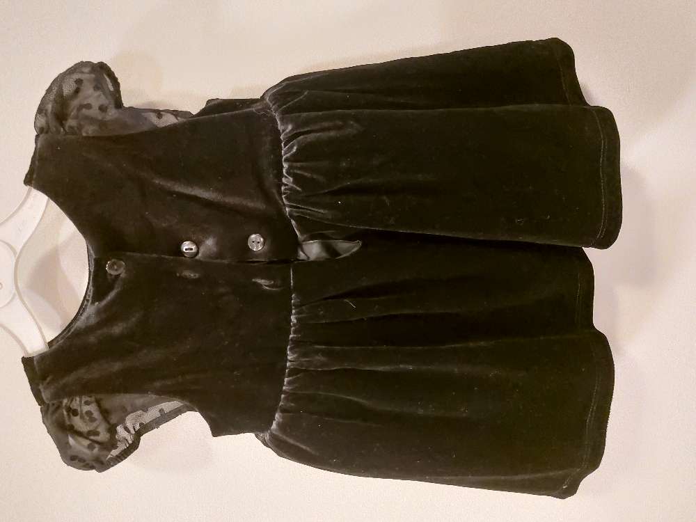 Svartur velúrkjóll H&M st 74