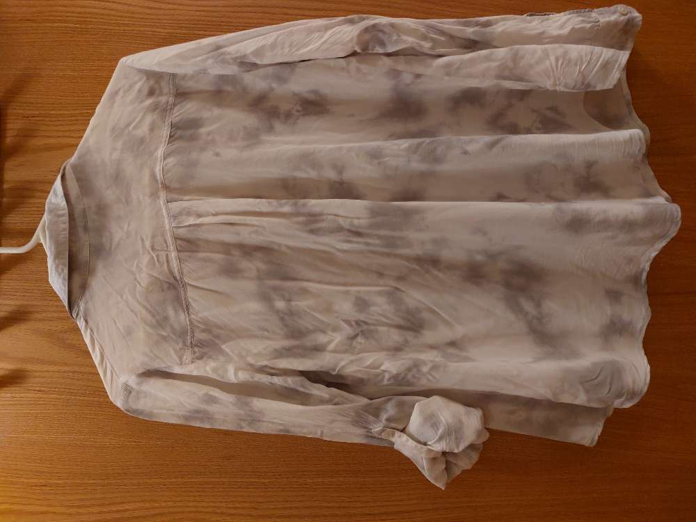 Hvít/grásprengd skyrta st L (kvk)