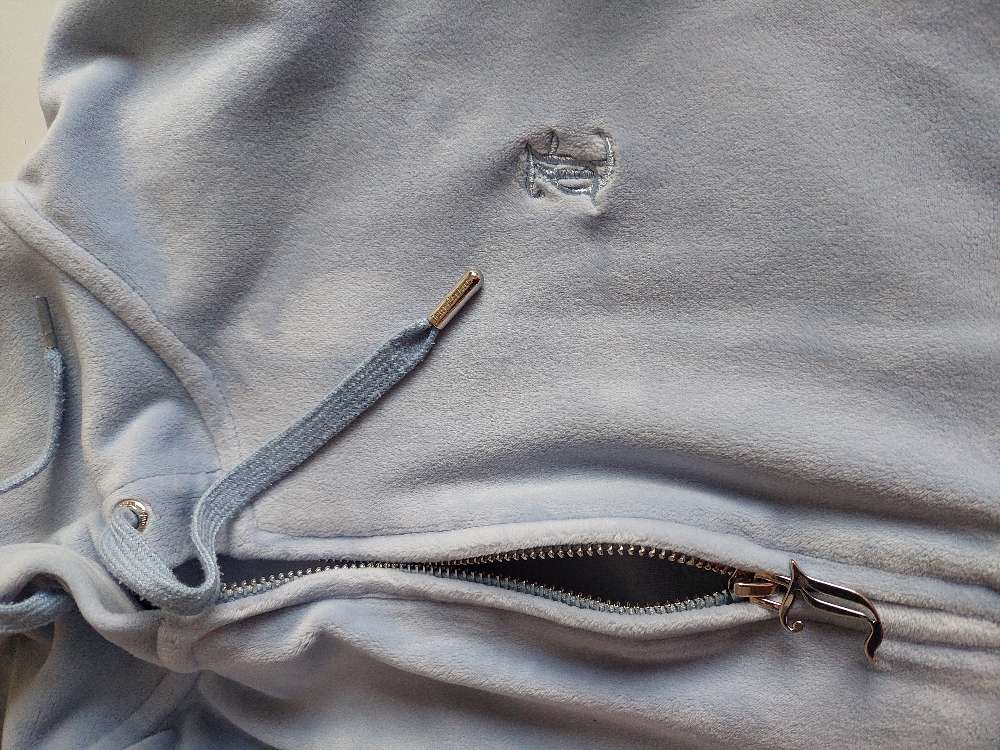 Juicy Couture blá peysa str M