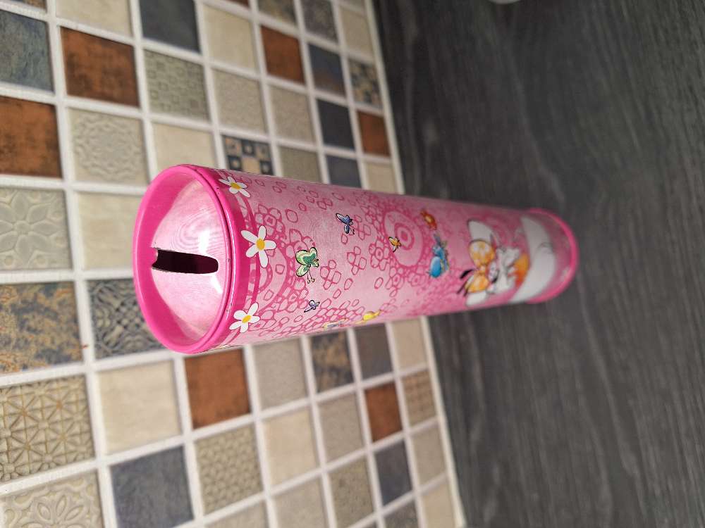 Pinkki kolikkopurkki