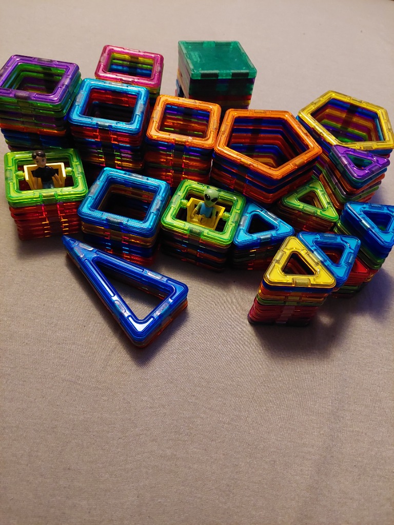 Fullt af segulkubbum