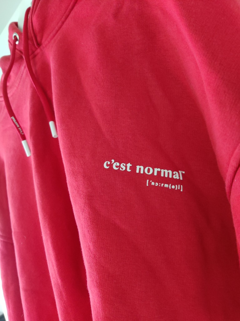 Punainen c'est normal huppari
