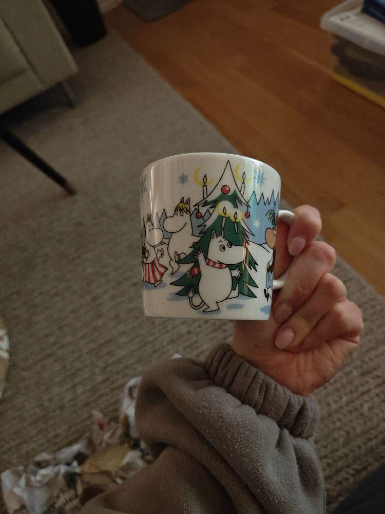 Muumimuki Kuusen alla