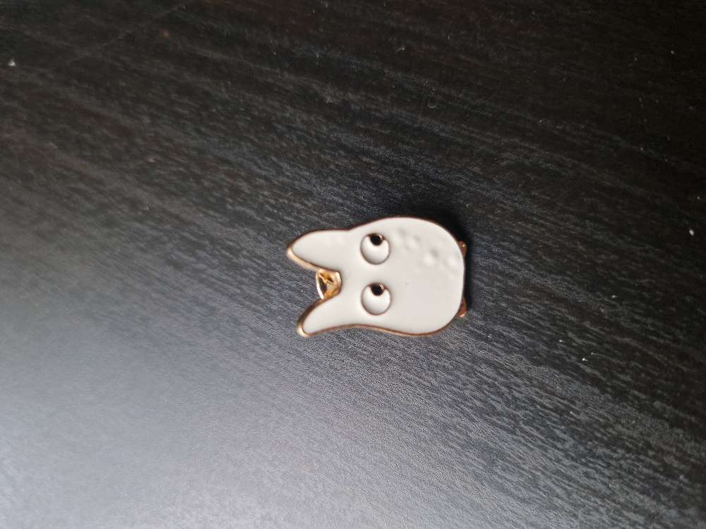 Valkoinen totoro pinssi, Koreasta