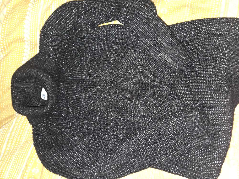 Svört m/silfur rúllukr.peysa st. 134/140