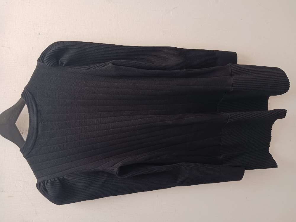 Yas musta neulemekko XS